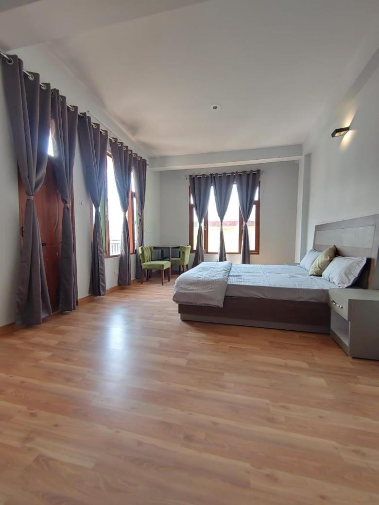 Lha Pomo Apartment Kyelang Bagian luar foto